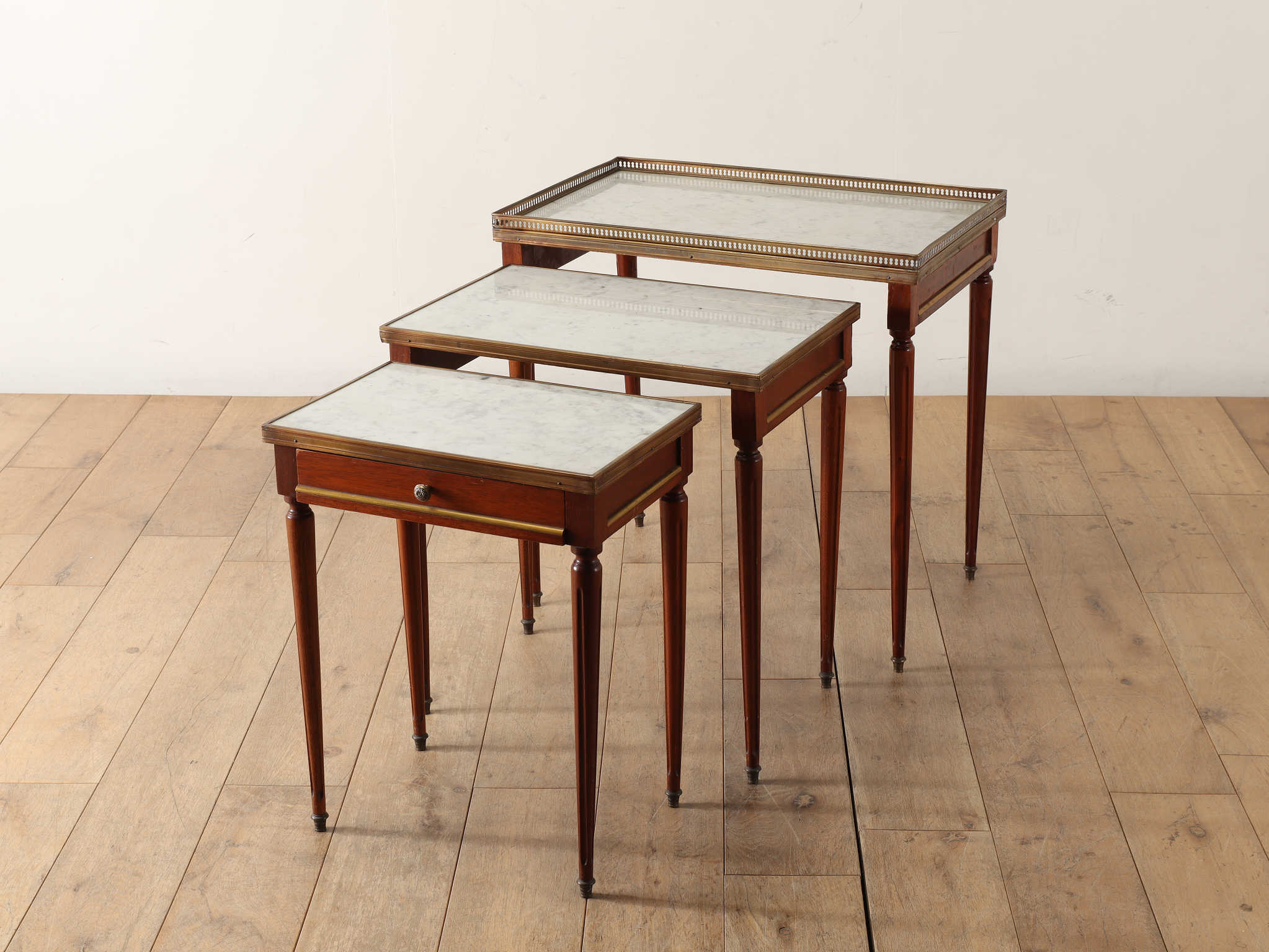 hata☆管367☆ロイズアンティークス☆マーブルトップ☆ネストテーブル マーブルトップネストテーブル | ロイズ・アンティークス
