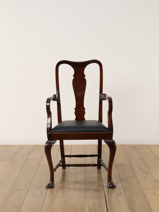 Q/Aアームチェア