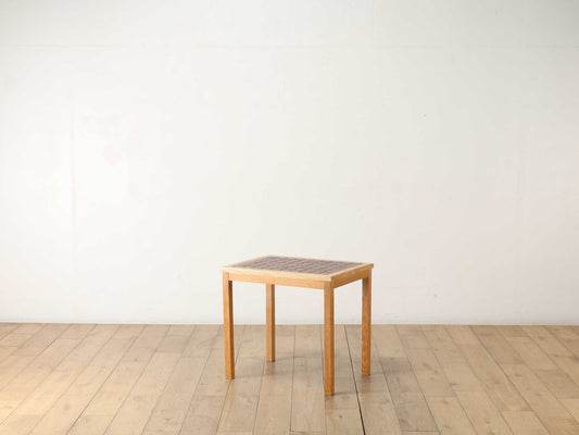 タイルトップサイドテーブル