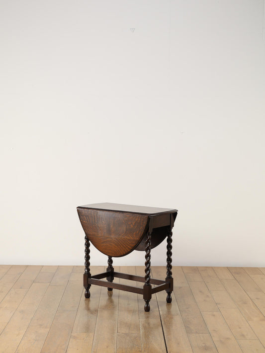 フリップアップテーブル