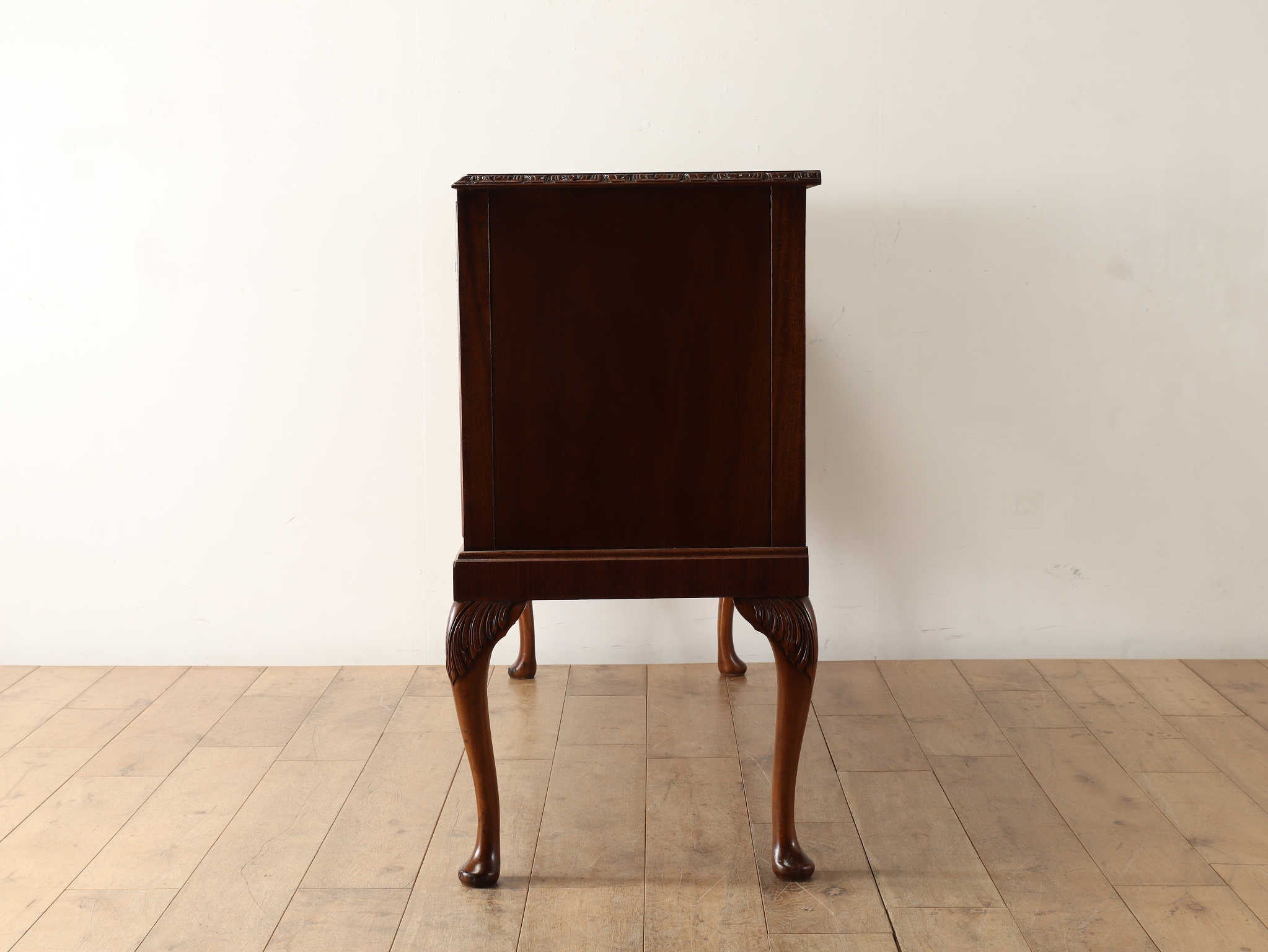 Q/Aサイドボード | ロイズ・アンティークス | ヨーロッパの