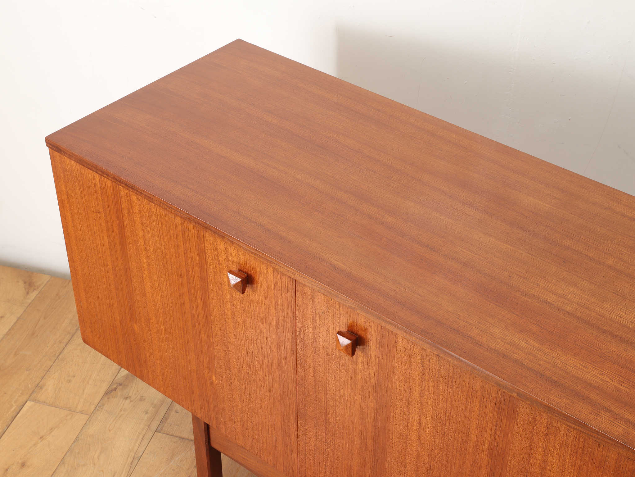 Lloyd's Antiques Real Antique Sideboard / ロイズ