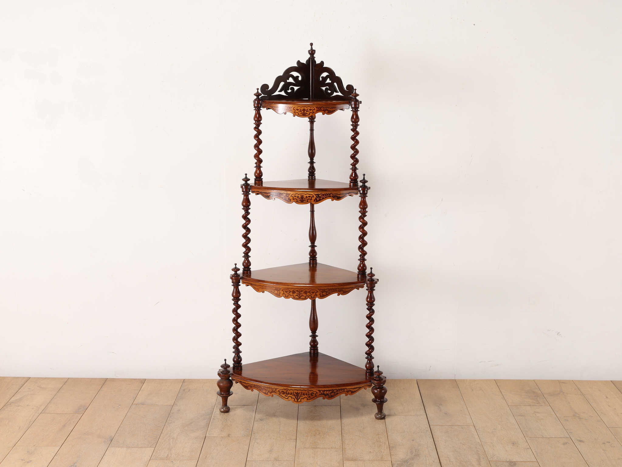 ヴィクトリアンコーナーシェルフ | ロイズ・アンティークス