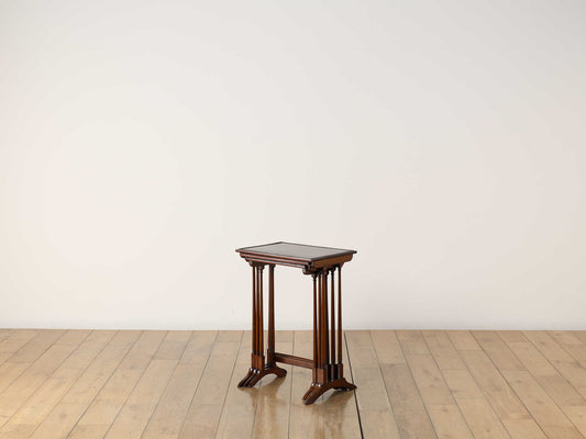 ネストテーブル