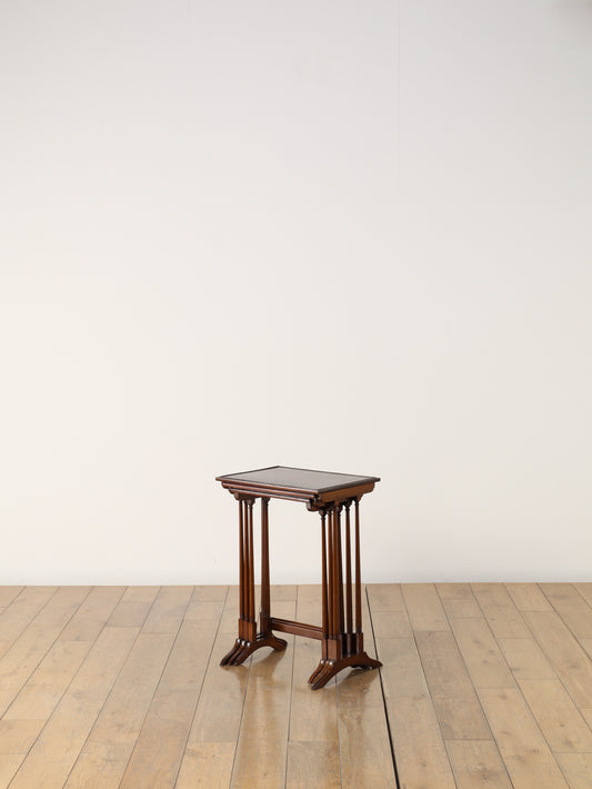 ネストテーブル