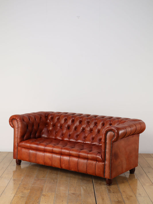 チェスターフィールドソファ コニャック