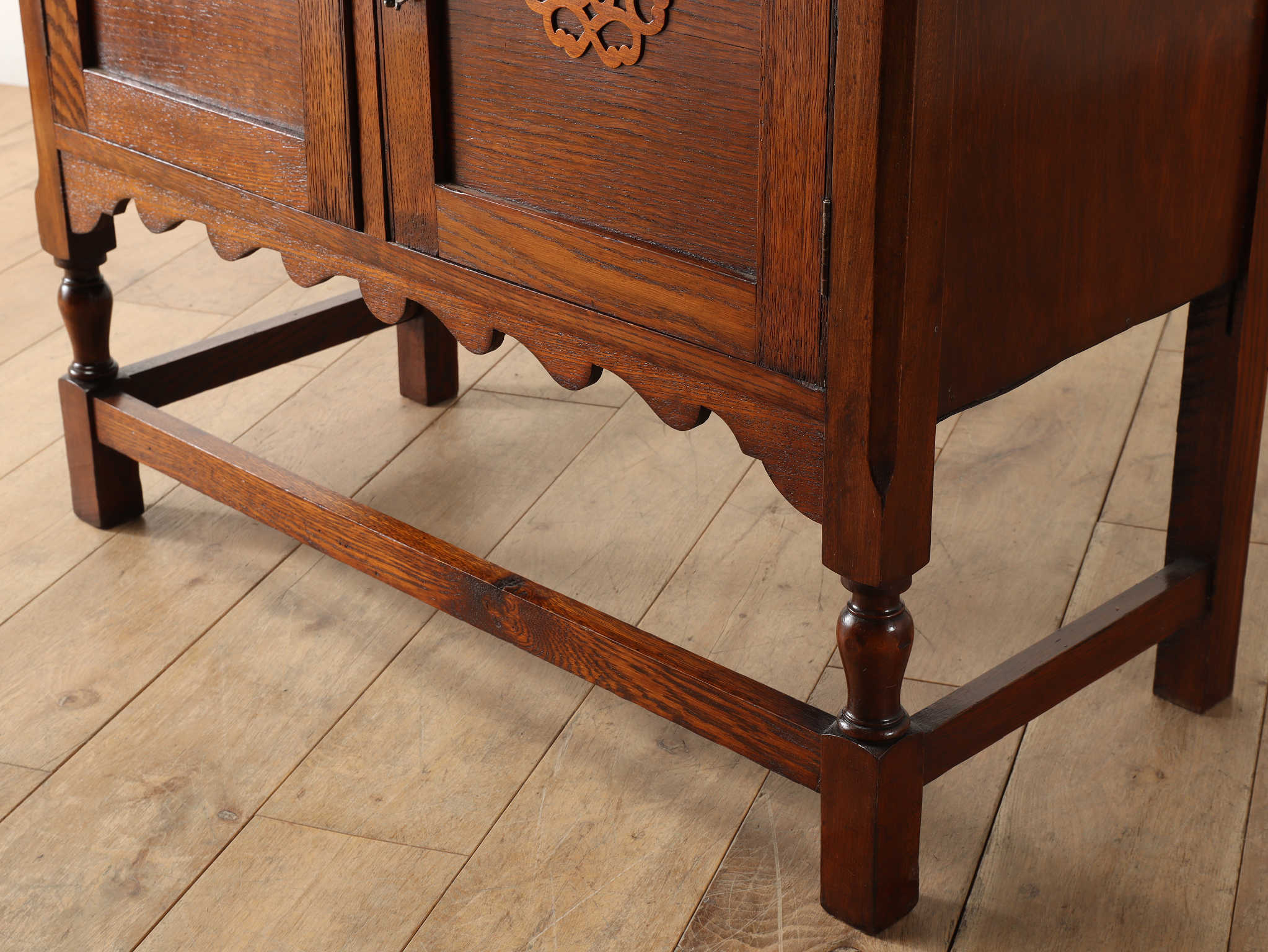 ロイズアンティークス　カップボード　チェスト カップボード | ロイズ・アンティークス | ヨーロッパのアンティーク