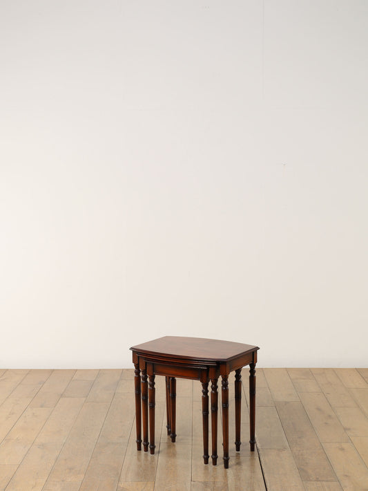 ネストテーブル