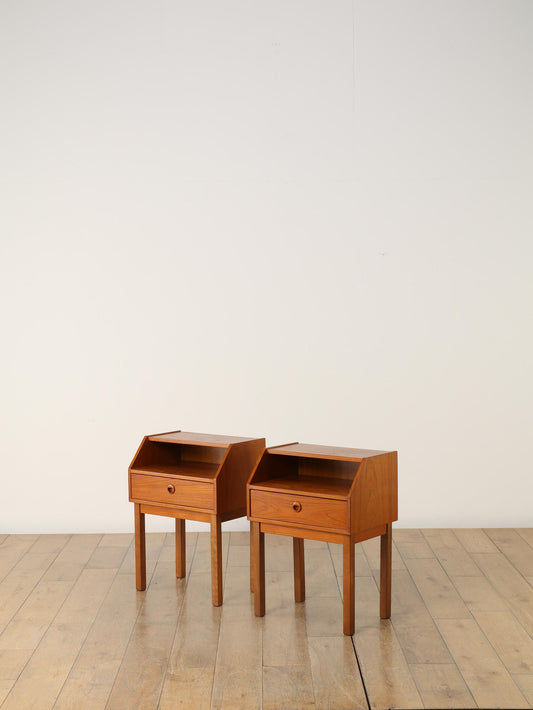 ベッドサイドチェスト