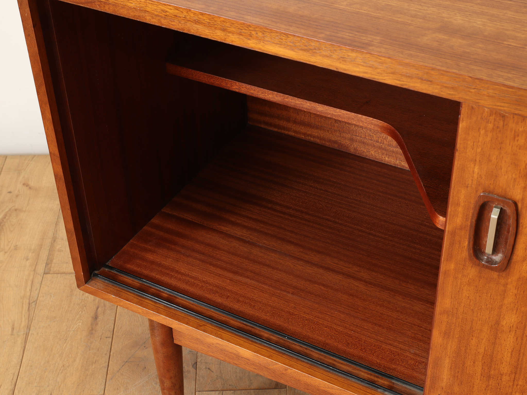 AUSTIN SUITE サイドボード | ロイズ・アンティークス | ヨーロッパの