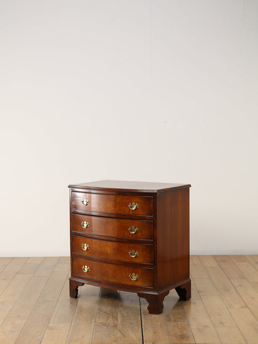 ボウフロントチェスト