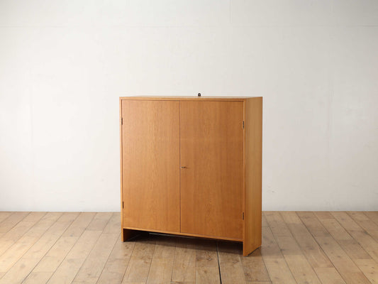 HANS J. WEGNER RYキャビネット