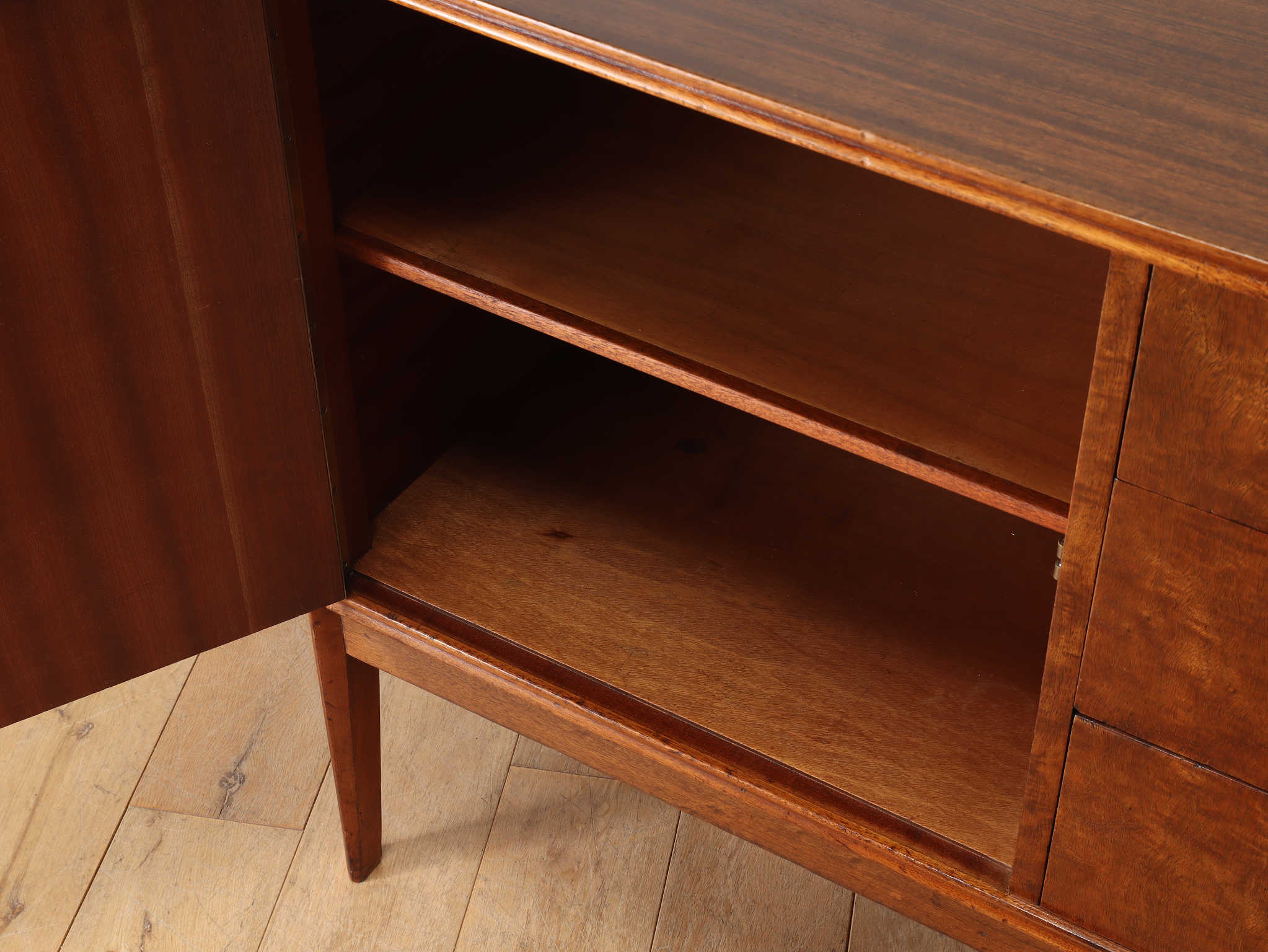 VANSON サイドボード | ロイズ・アンティークス | ヨーロッパの