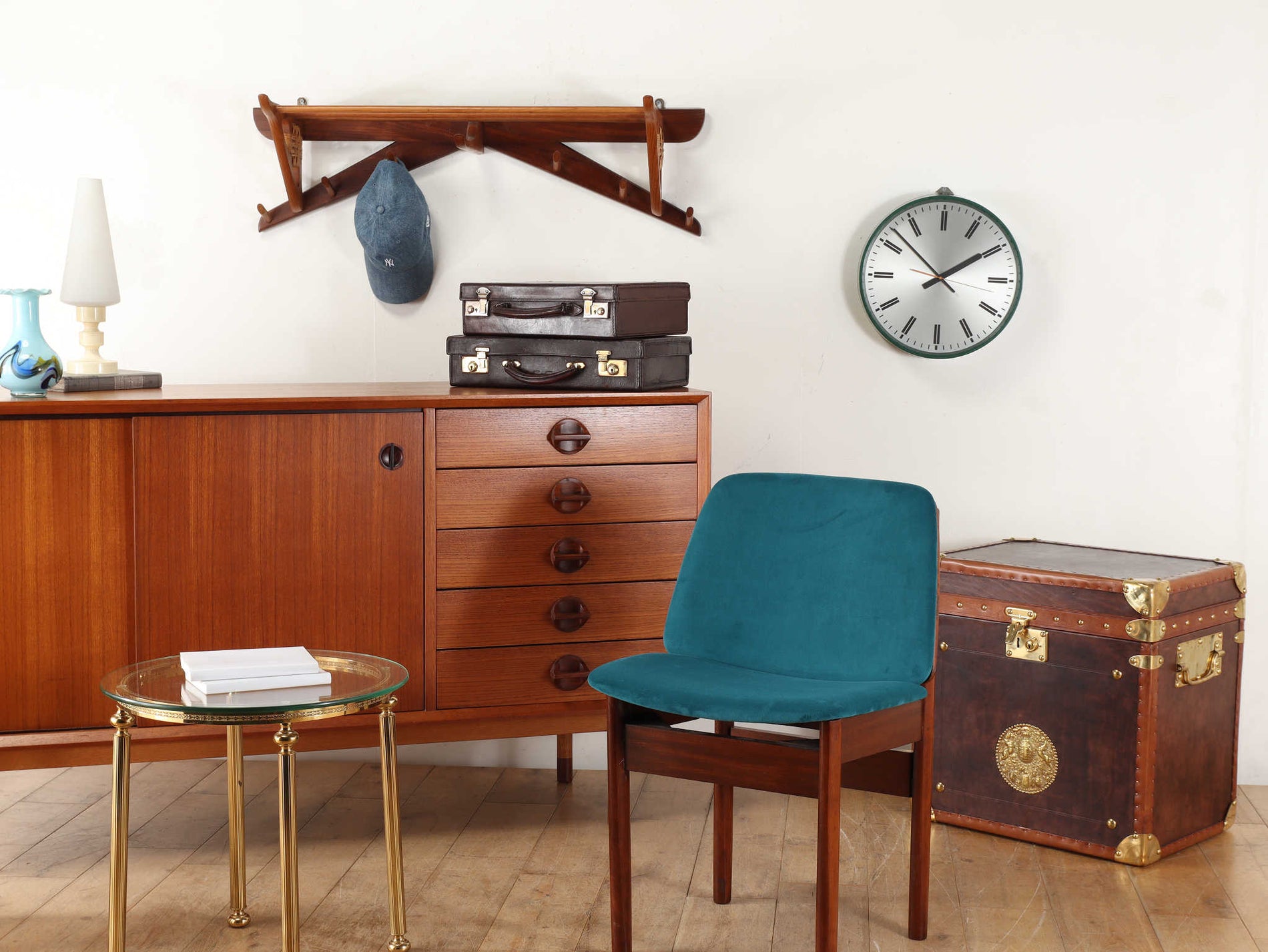 this is lloyd antiques