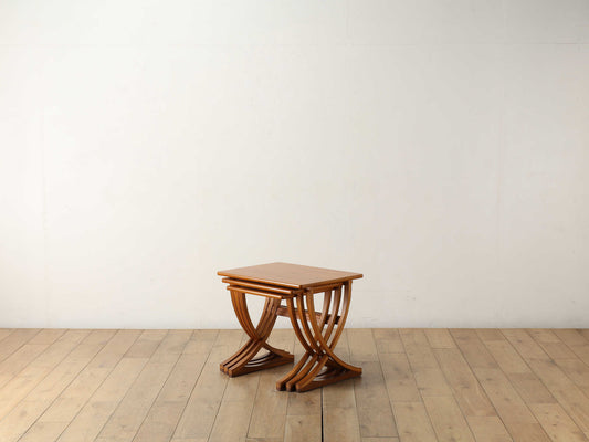 ネストテーブル