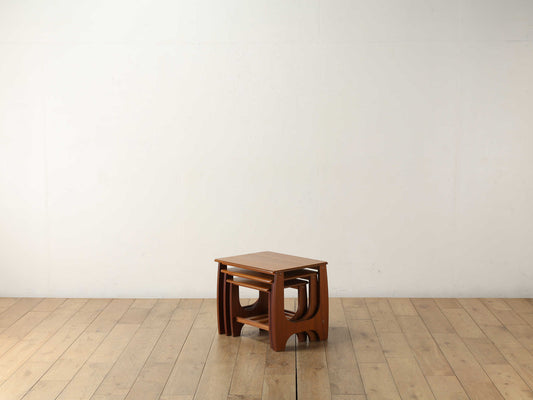 ネストテーブル