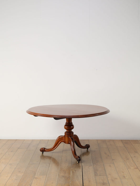 ブレックファストテーブル