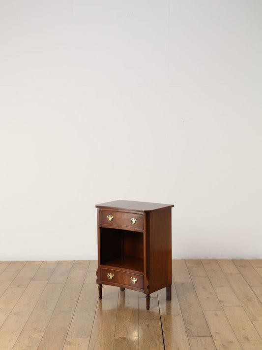 コンケイブベッドサイドチェスト