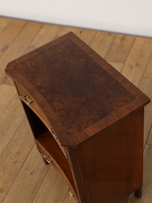 コンケイブベッドサイドチェスト