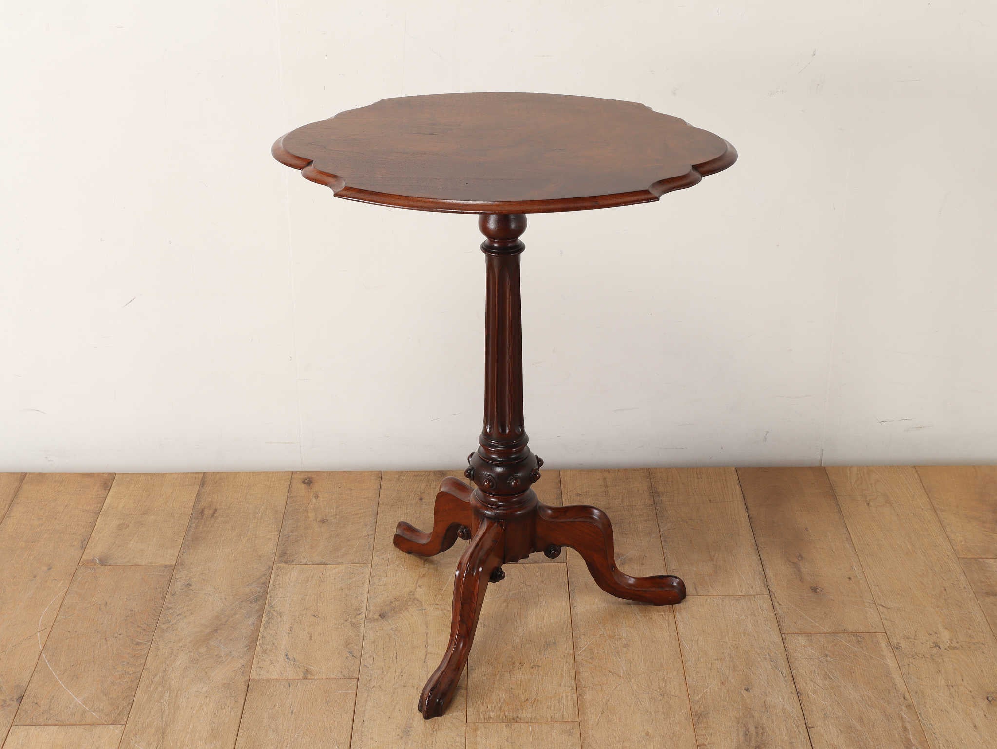 Lloyd's Antiques ワインテーブル ワインテーブル | ロイズ・アンティークス | ヨーロッパのアンティーク