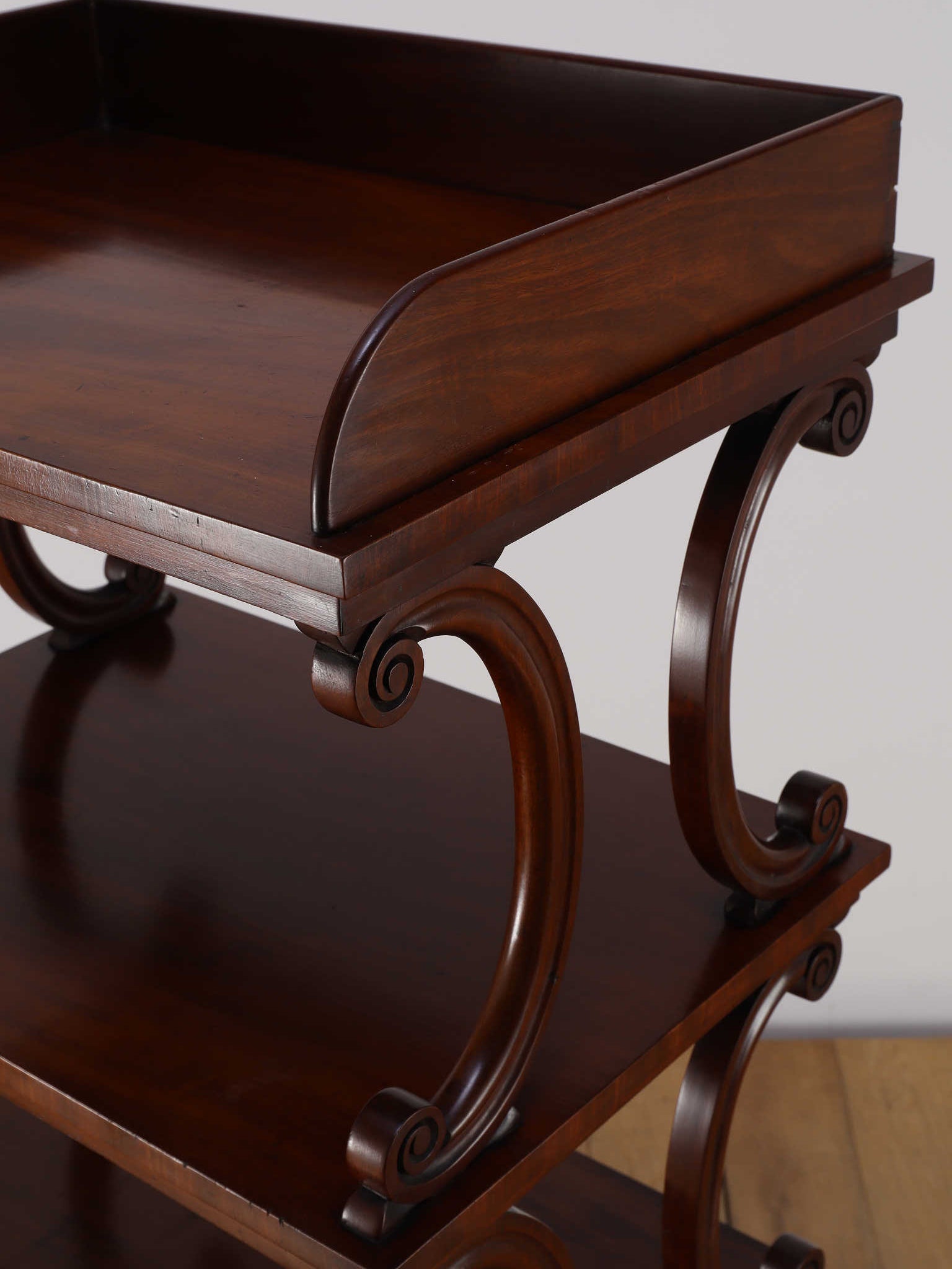 WARING & GILLOW ヴィクトリアンシェルフ | ロイズ・アンティークス