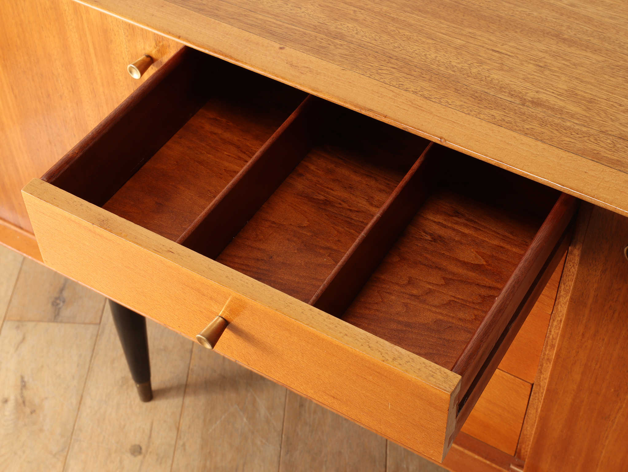 サイドボード | ロイズ・アンティークス | ヨーロッパのアンティーク