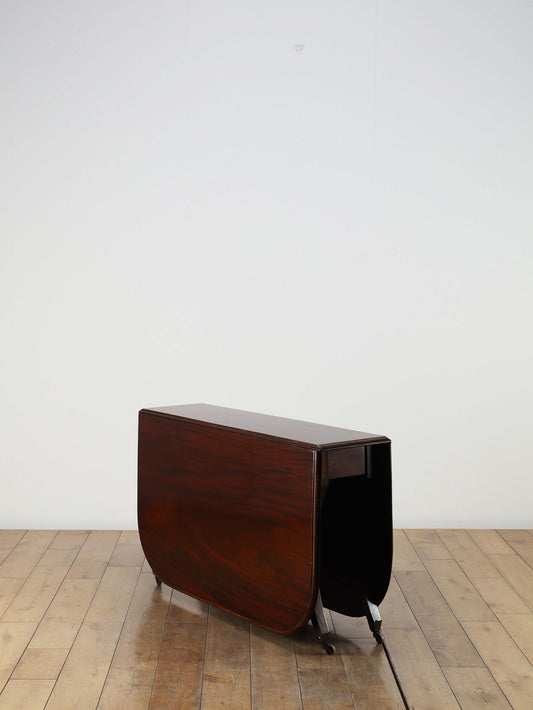 フリップアップテーブル