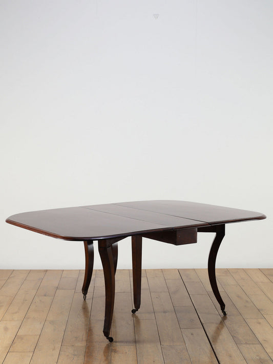 フリップアップテーブル