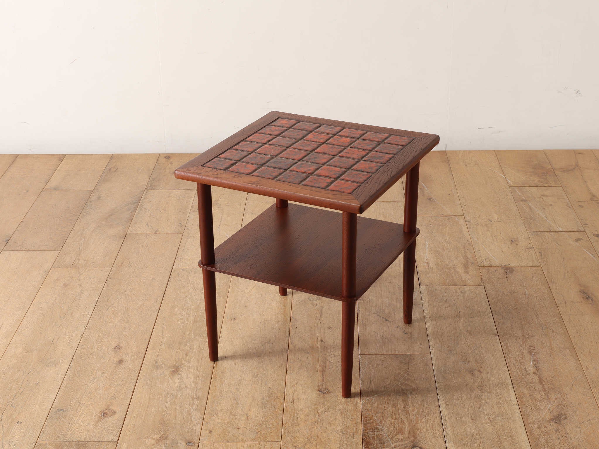 タイルトップコーヒーテーブル | ロイズ・アンティークス | ヨーロッパ