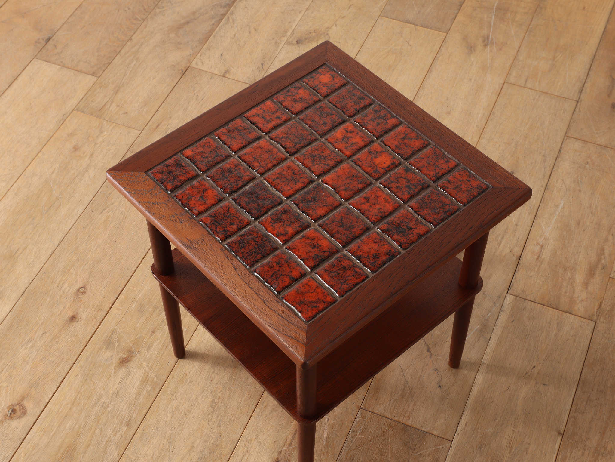 タイルトップコーヒーテーブル | ロイズ・アンティークス | ヨーロッパ