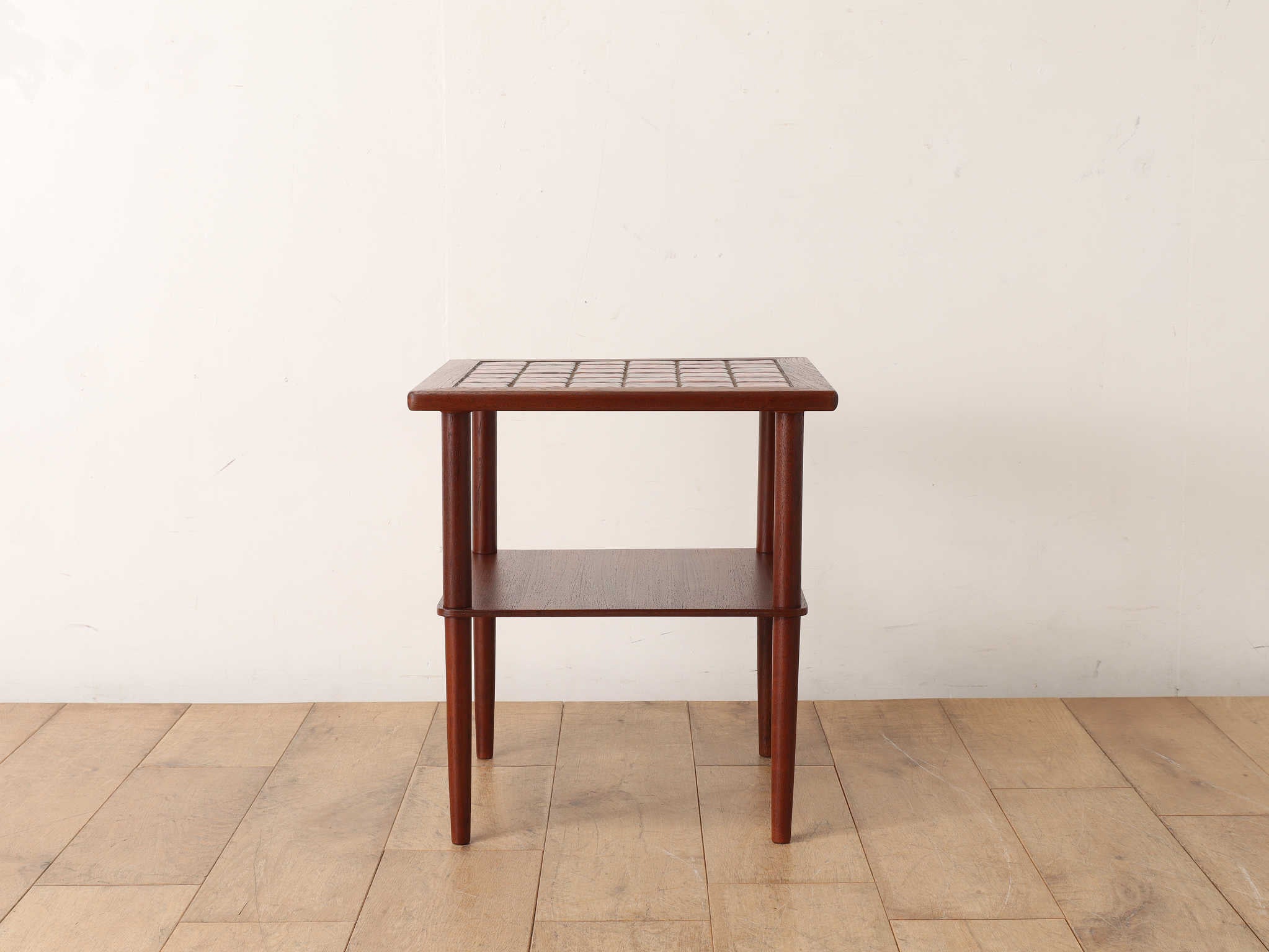 タイルトップコーヒーテーブル | ロイズ・アンティークス | ヨーロッパ