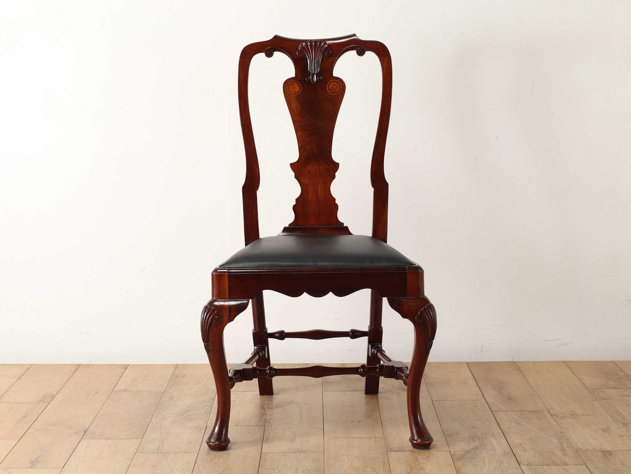 クイーンアンチェア | ロイズ・アンティークス | ヨーロッパの