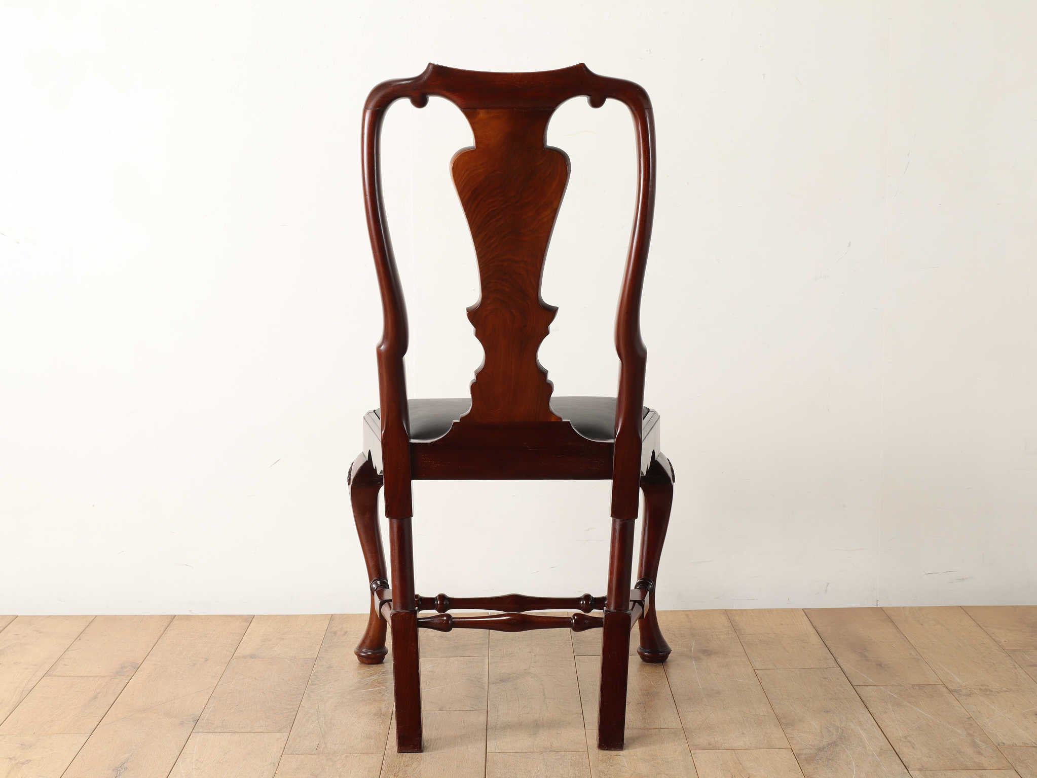 クイーンアンチェア | ロイズ・アンティークス | ヨーロッパの