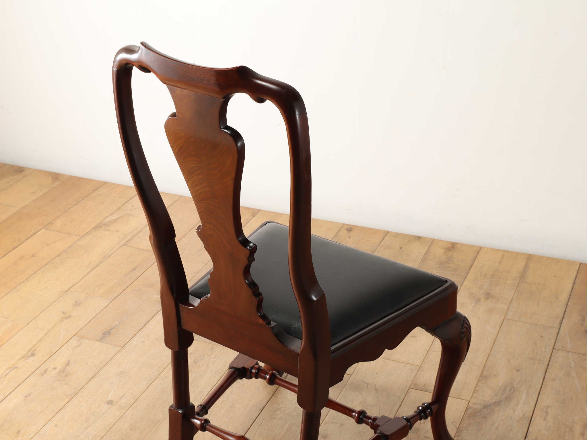 クイーンアンチェア | ロイズ・アンティークス | ヨーロッパの