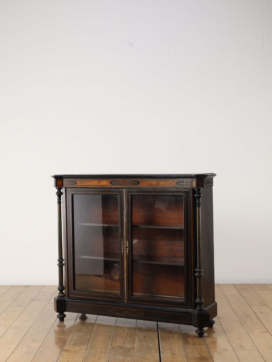 エドウォーディアンディスプレイキャビネット