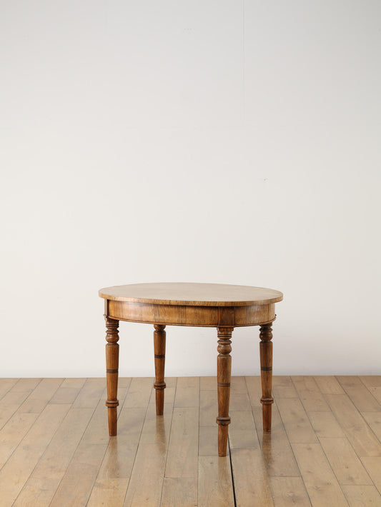 オーバルテーブル