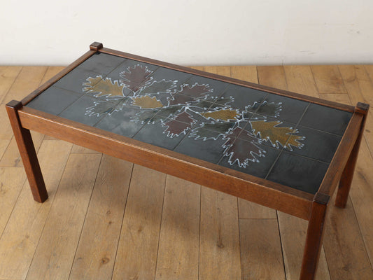 タイルトップコーヒーテーブル