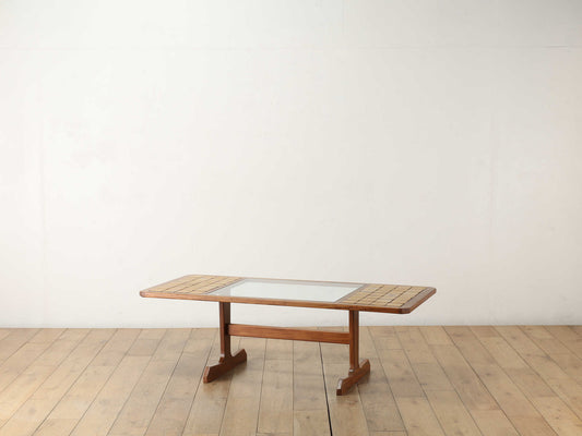 タイルトップコーヒーテーブル