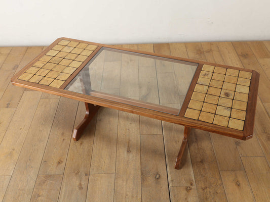 タイルトップコーヒーテーブル