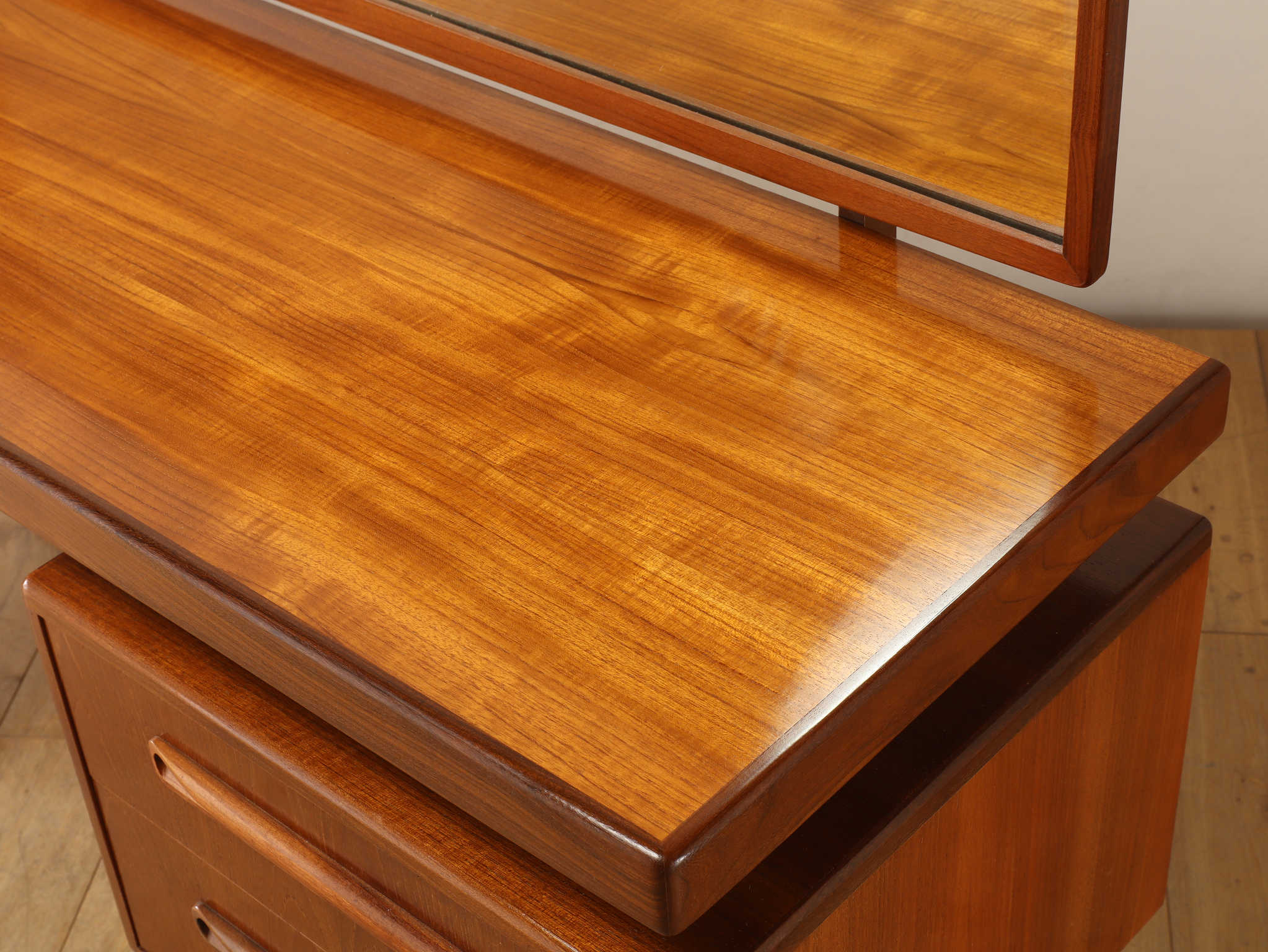 G-PLAN ドレッサー | ロイズ・アンティークス | ヨーロッパの