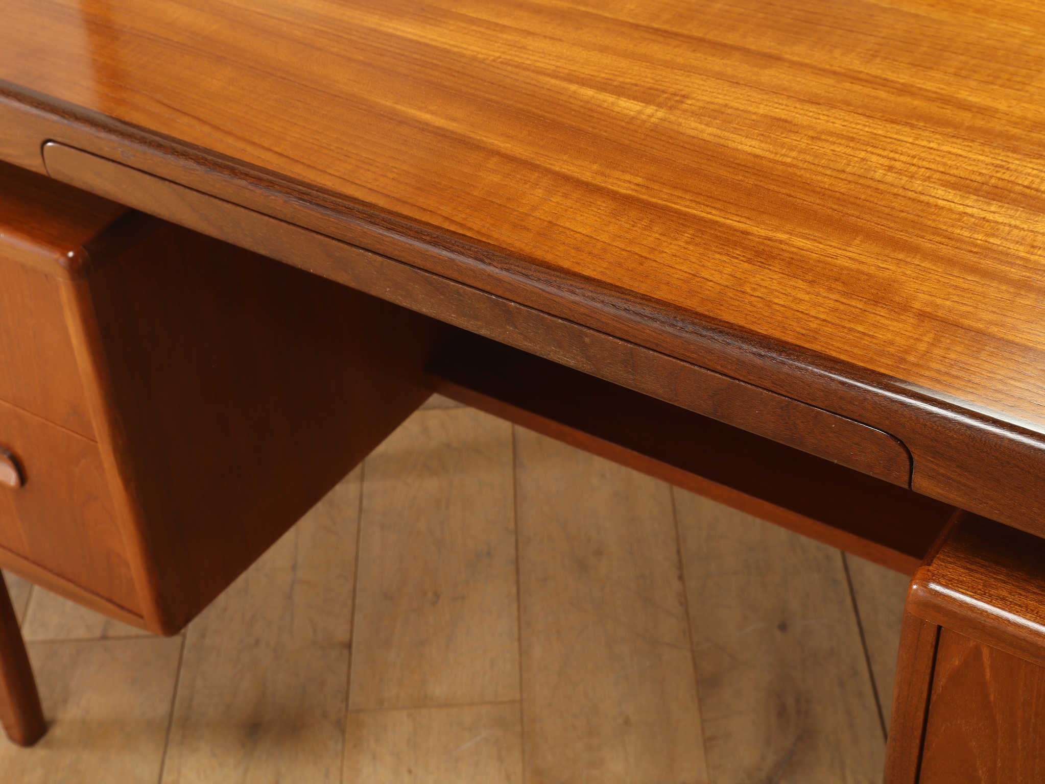 G-PLAN ドレッサー | ロイズ・アンティークス | ヨーロッパの