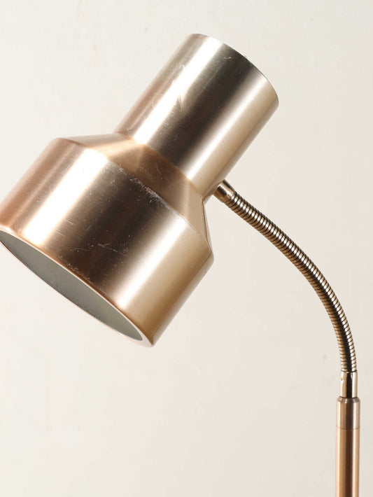 メタルフロアランプ