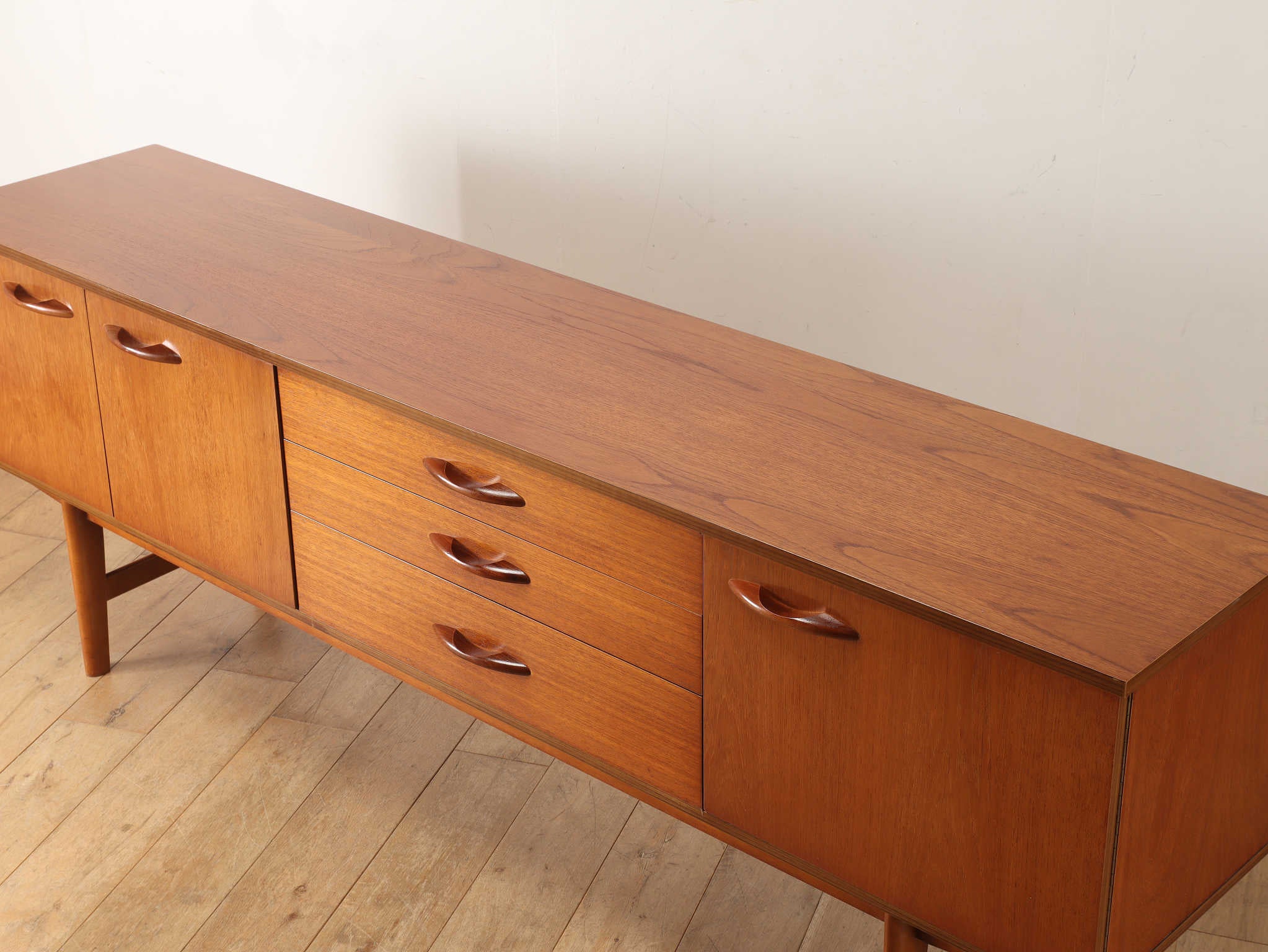 AVALONサイドボード | ロイズ・アンティークス | ヨーロッパの