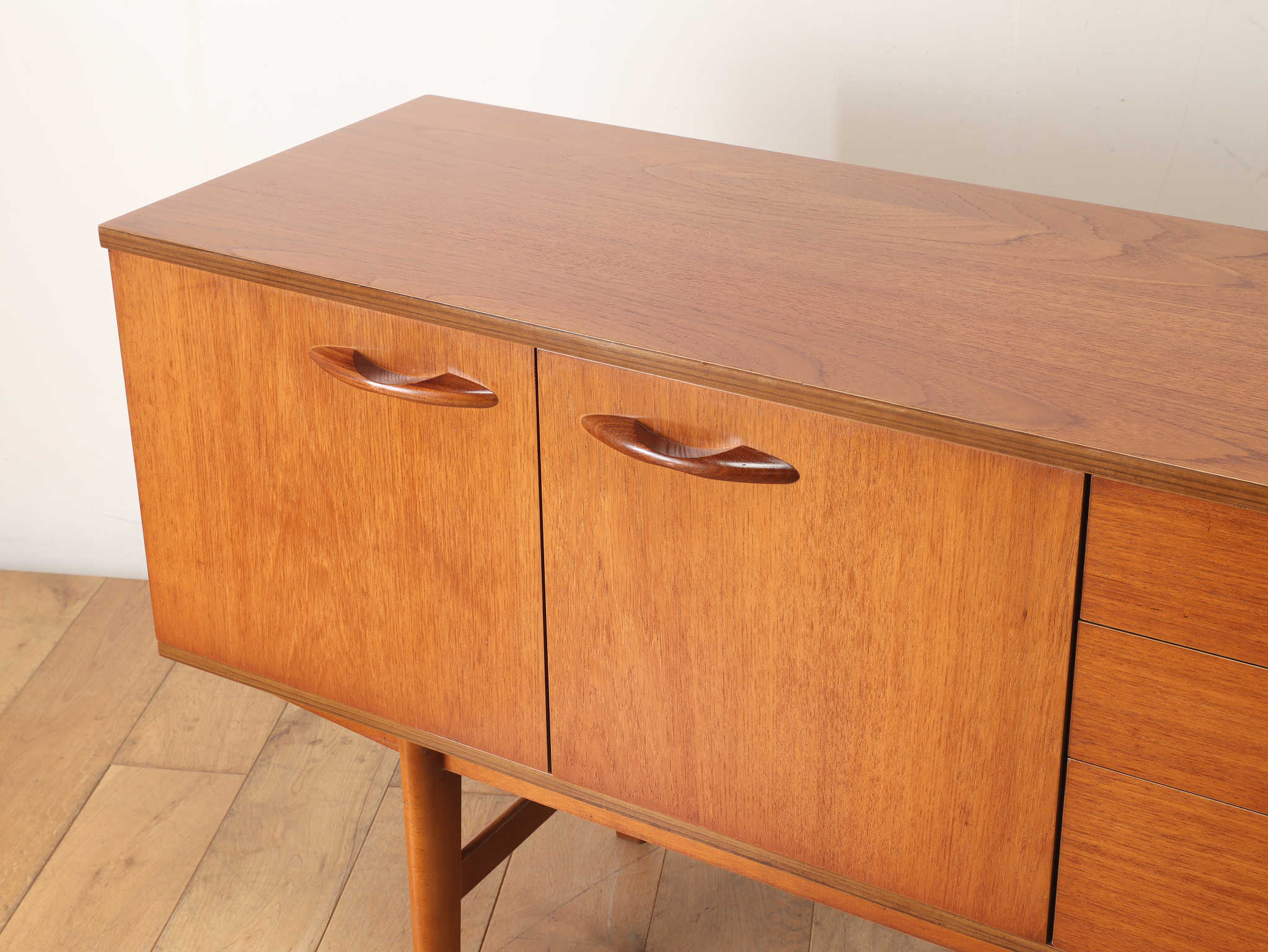 AVALONサイドボード | ロイズ・アンティークス | ヨーロッパの