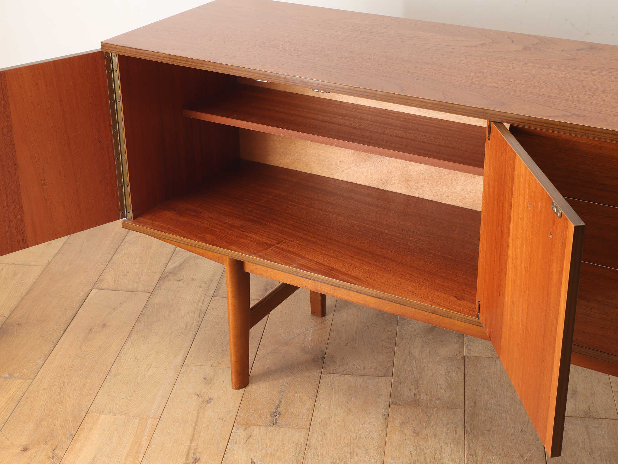 AVALONサイドボード | ロイズ・アンティークス | ヨーロッパの