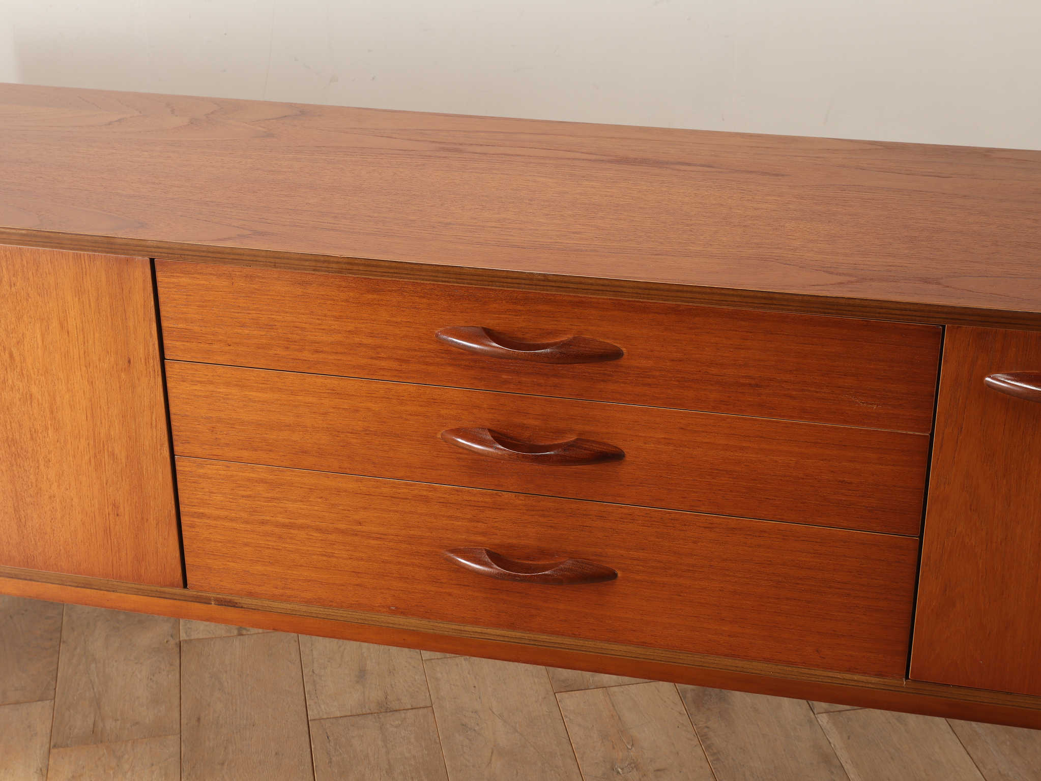 AVALONサイドボード | ロイズ・アンティークス | ヨーロッパの