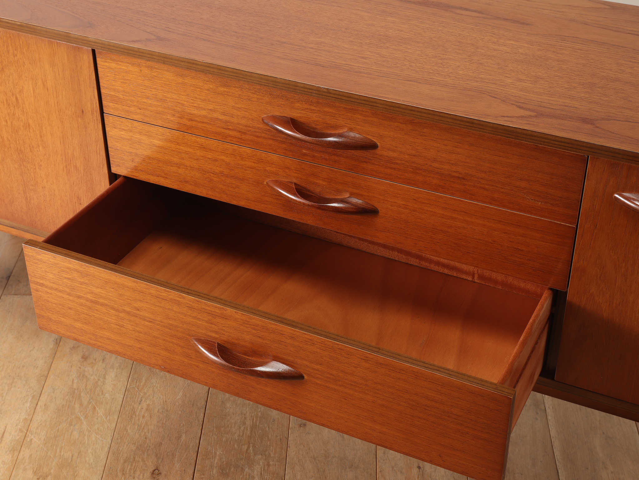 AVALONサイドボード | ロイズ・アンティークス | ヨーロッパの