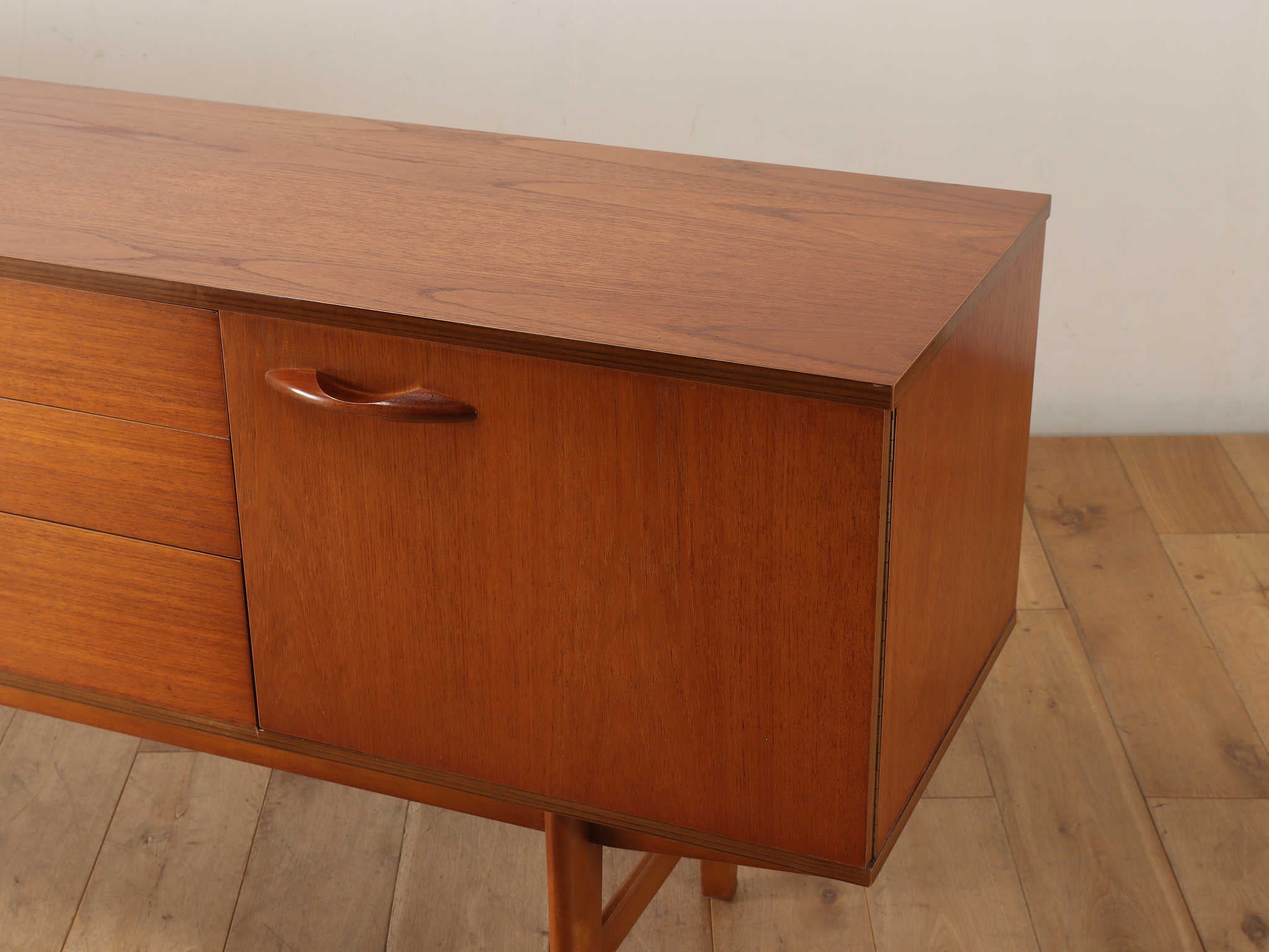 AVALONサイドボード | ロイズ・アンティークス | ヨーロッパの