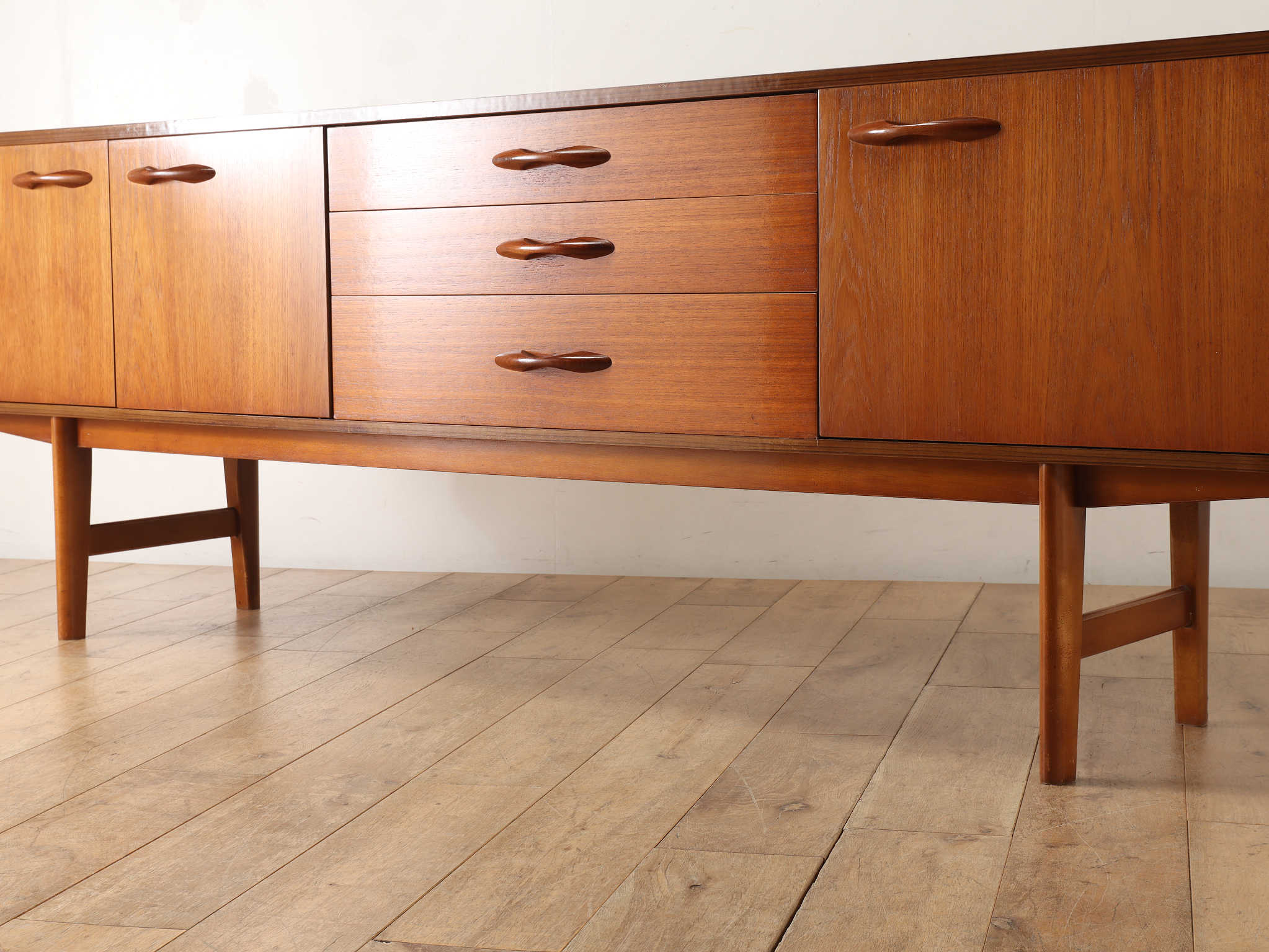 AVALONサイドボード | ロイズ・アンティークス | ヨーロッパの