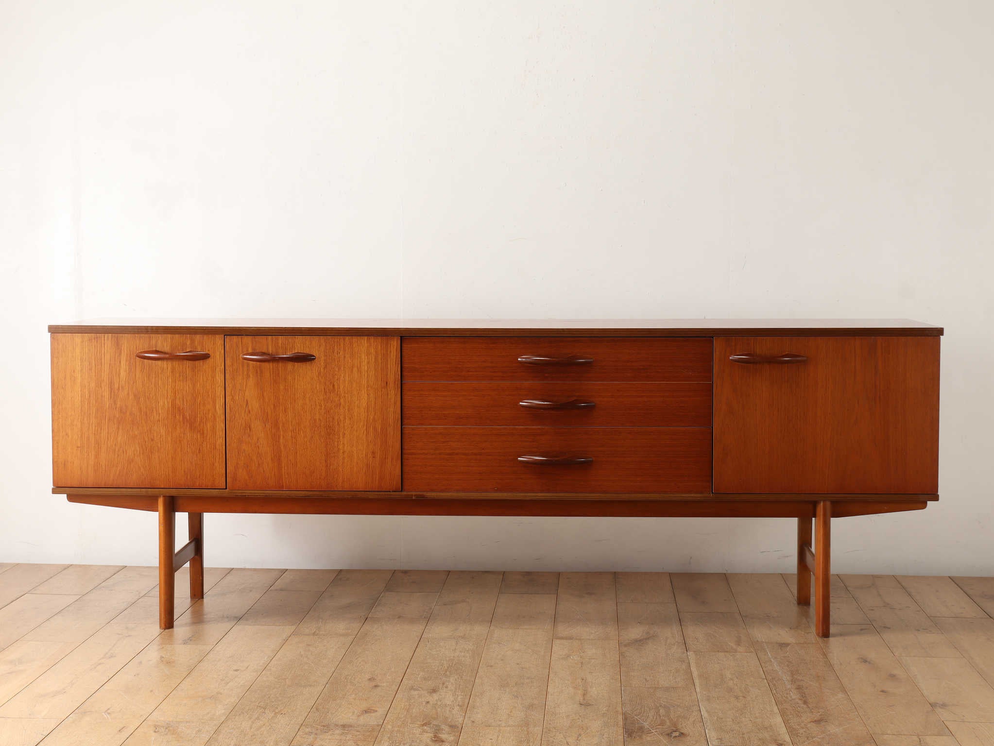 AVALONサイドボード | ロイズ・アンティークス | ヨーロッパの